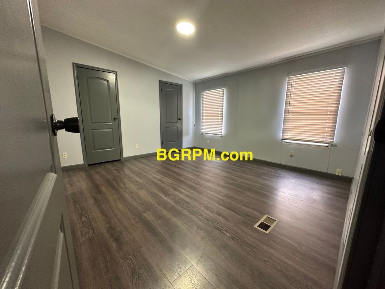 312 E Valentine Rd - Photo 4 of 11