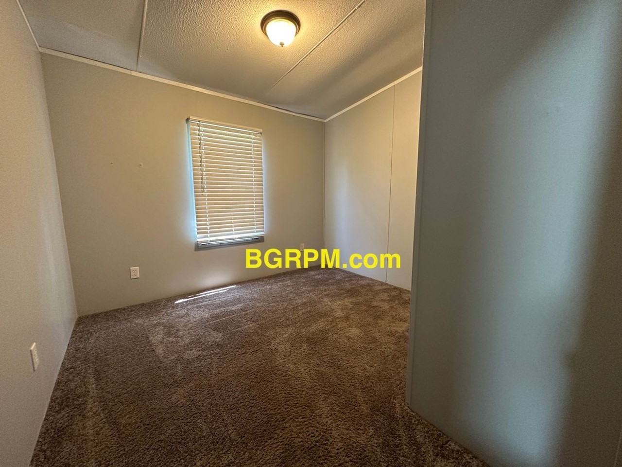 312 E Valentine Rd - Photo 5 of 11