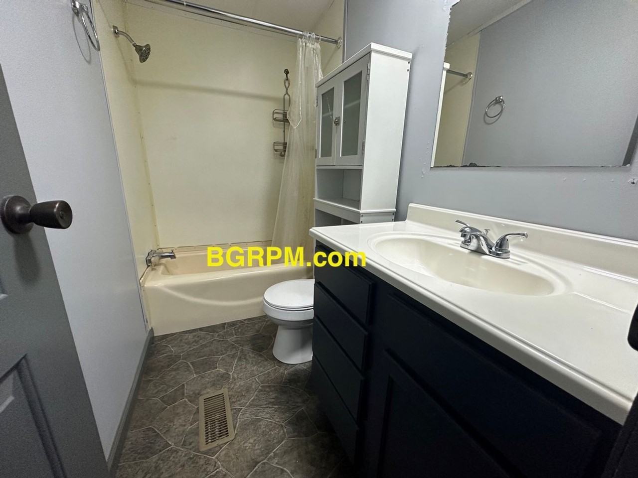 312 E Valentine Rd - Photo 7 of 11