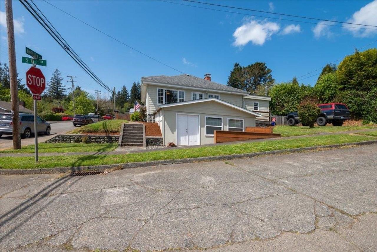 800 Johnson Ave - Photo 3 of 37