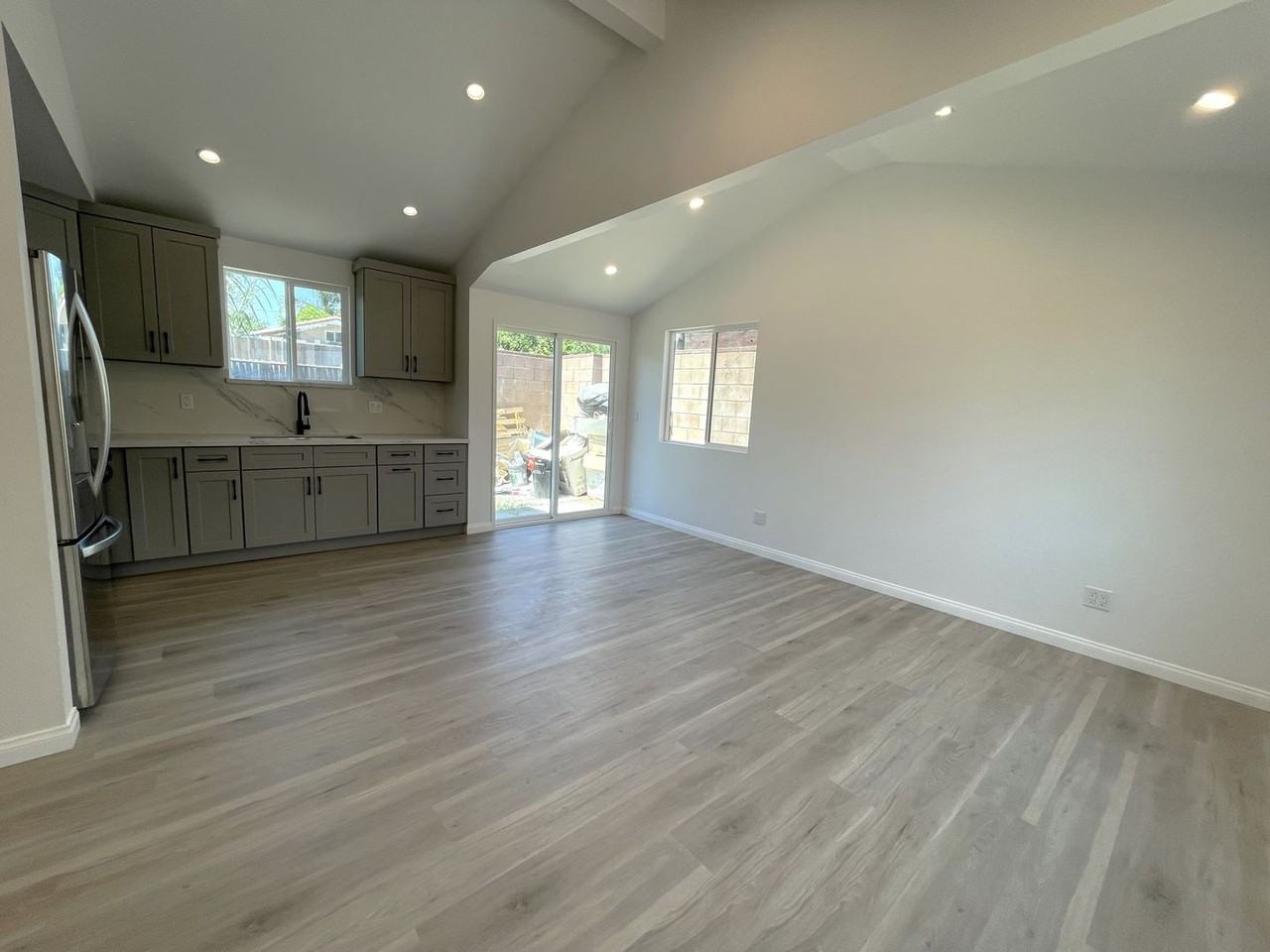 14533 Lyle St - Photo 2 of 17