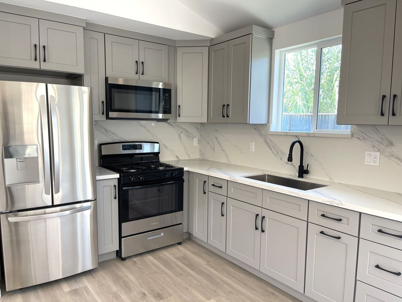 14533 Lyle St - Photo 3 of 17