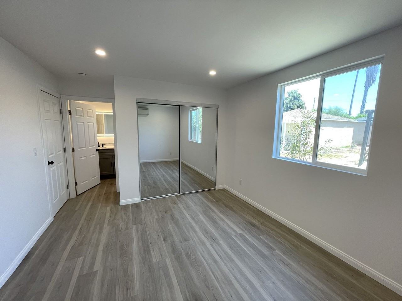 14533 Lyle St - Photo 5 of 17