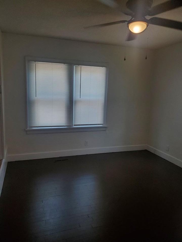 421 S Vassar St - Photo 3 of 9