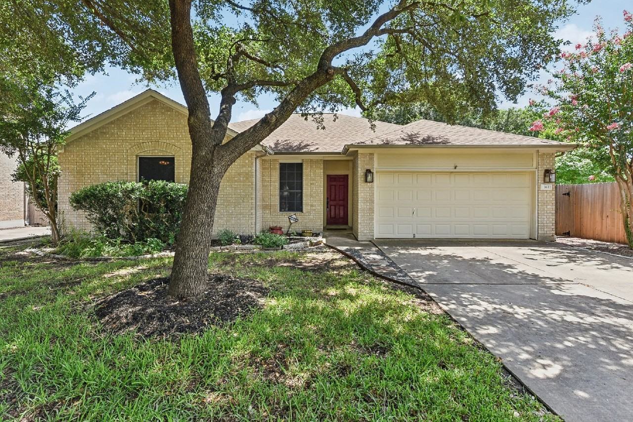 1633 Jerusalem Dr - Photo 2 of 41