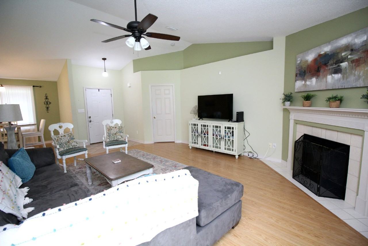 9048 Caribbean Dr - Photo 3 of 18