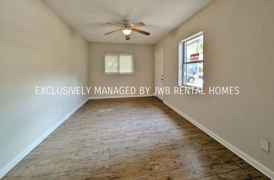 1059 Glencarin St - Photo 3 of 8