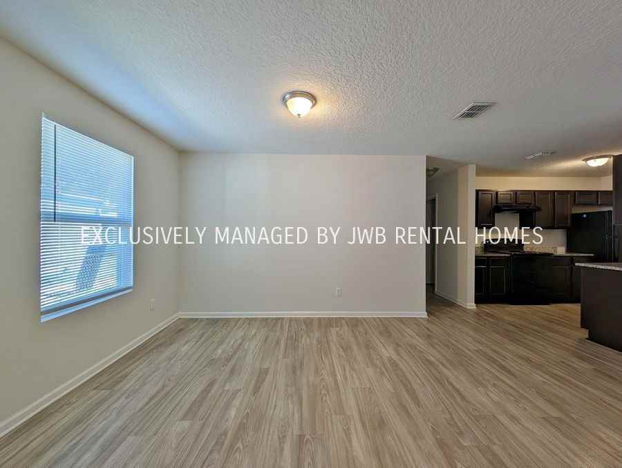 1037 W 31st St - Photo 2 of 9