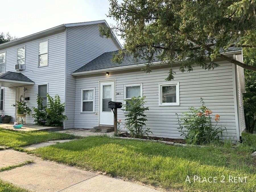 315 1/2 South St - Photo 3 of 17