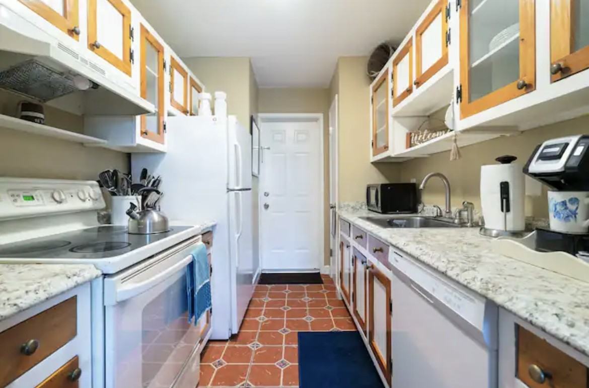 1911 7th St #1915 - Photo 3 of 23