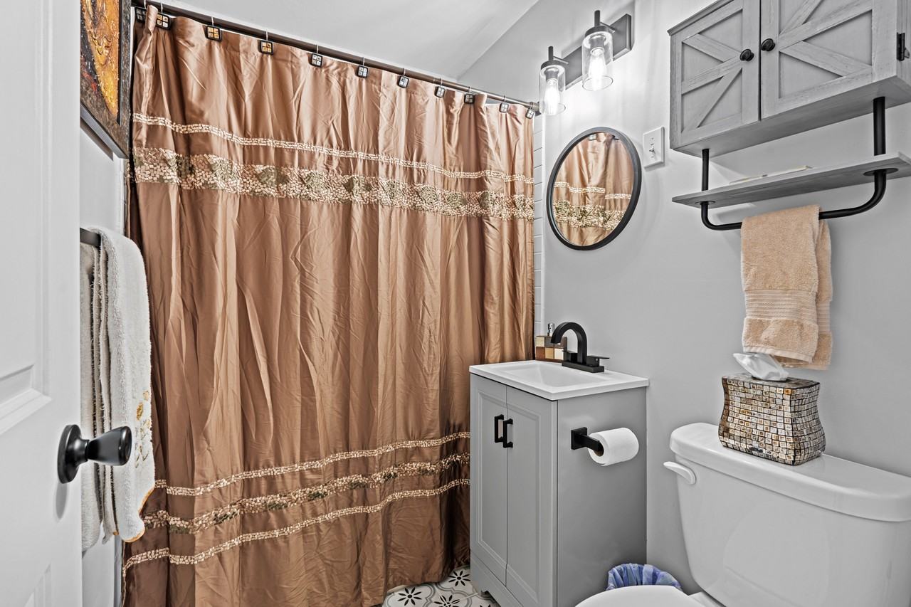 4908 Burton Ave Se - Photo 7 of 9