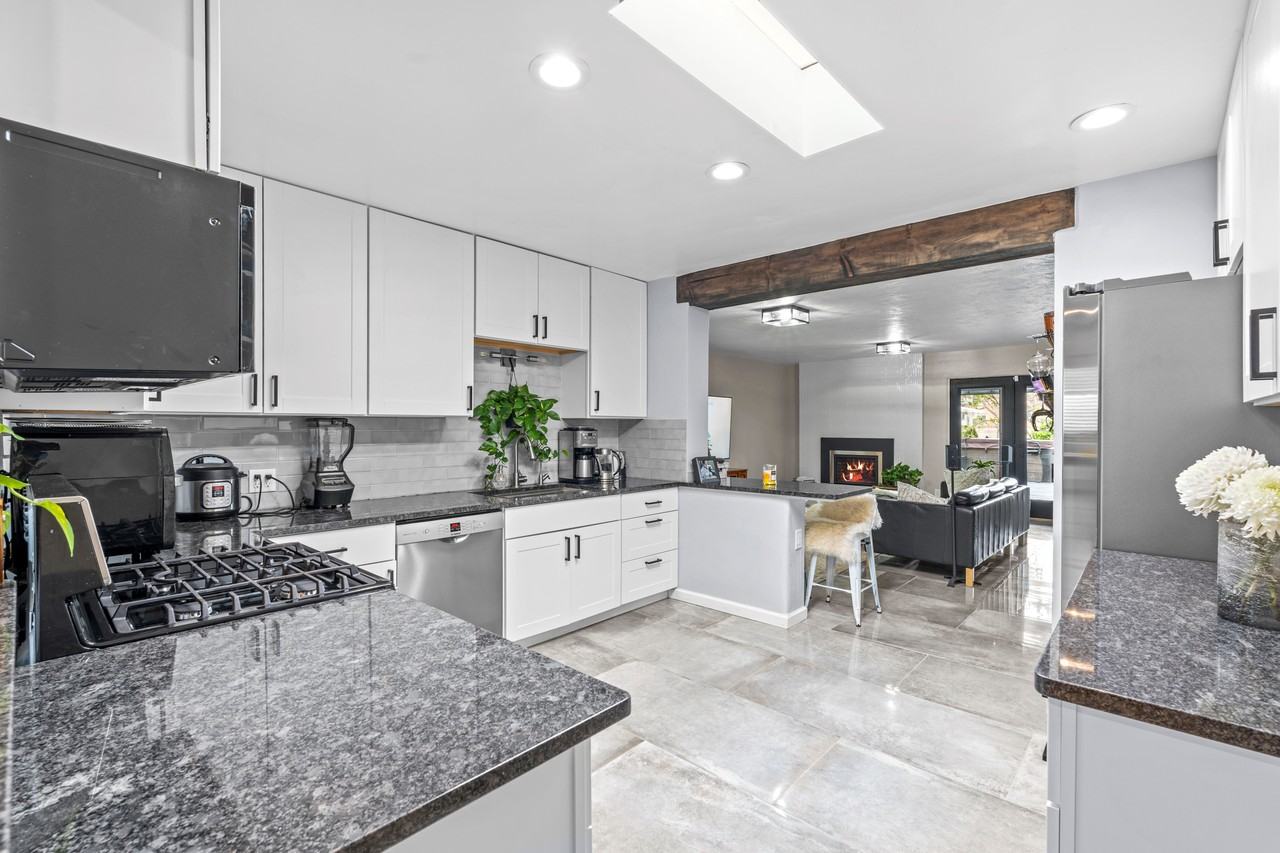 4908 Burton Ave Se - Photo 6 of 9