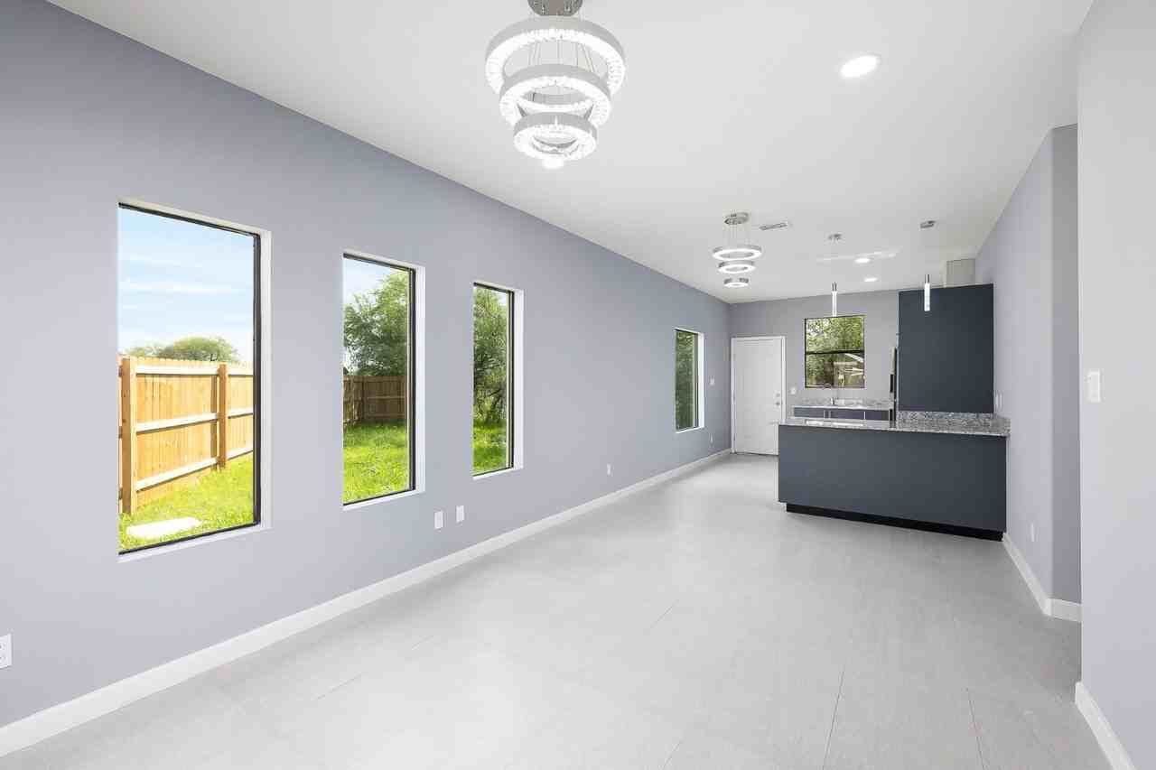 1208 West Harrison Avenue #3 - Photo 4 of 13