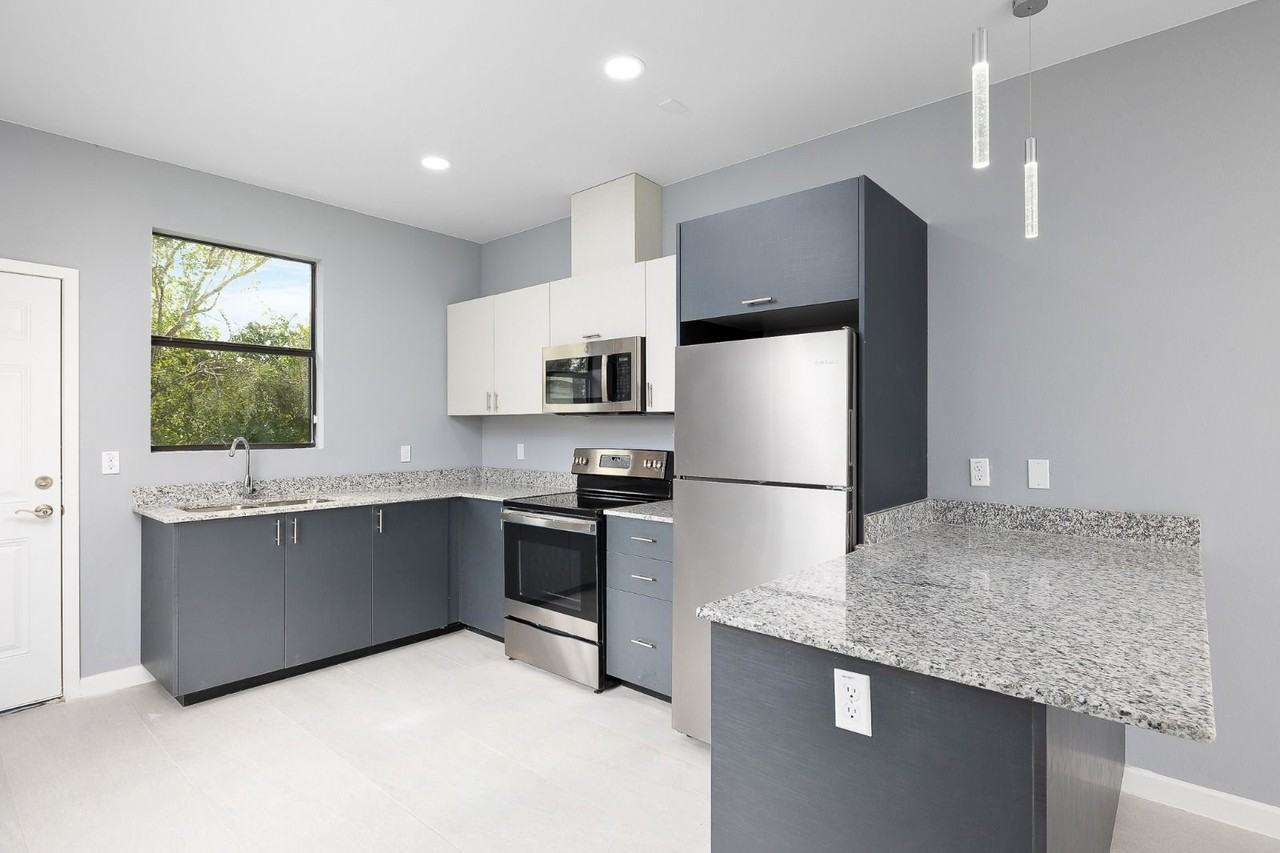 1208 West Harrison Avenue #3 - Photo 6 of 13