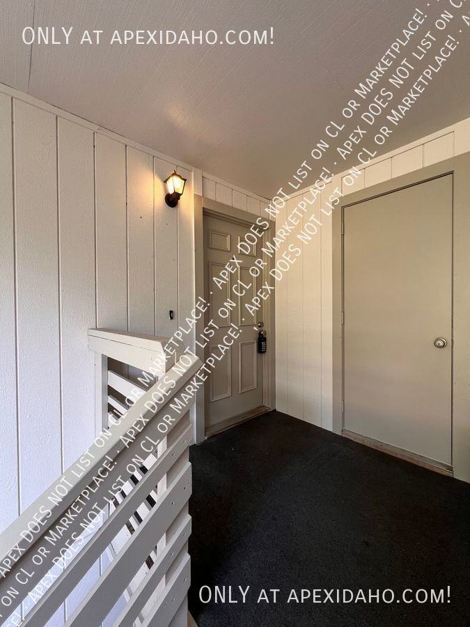 1065 E Lewis St - Photo 2 of 13