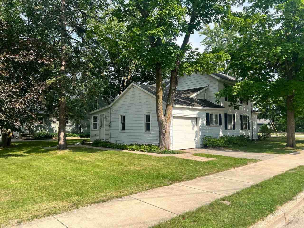 623 W Main St - Photo 2 of 8