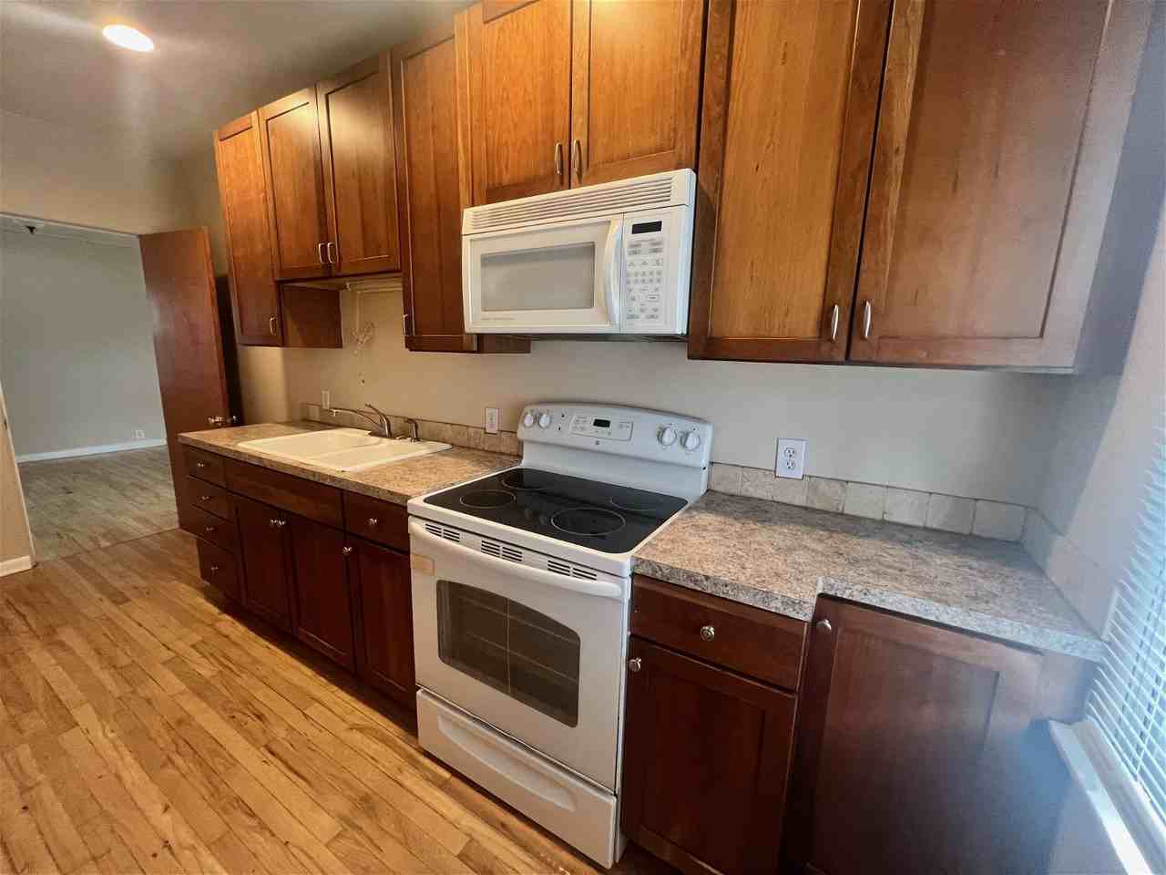 623 W Main St - Photo 3 of 8