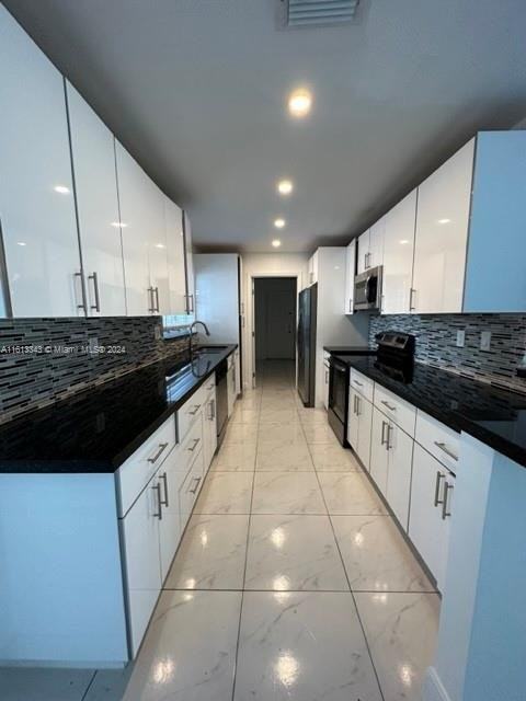 1037 Wyoming Ave - Photo 3 of 8