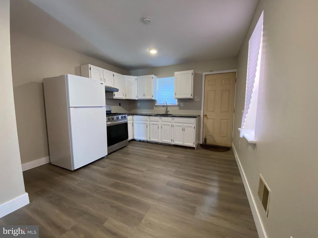 120 Elm St - Photo 3 of 6