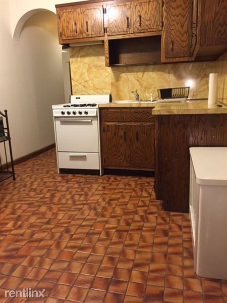 455 Davison St - Photo 2 of 12