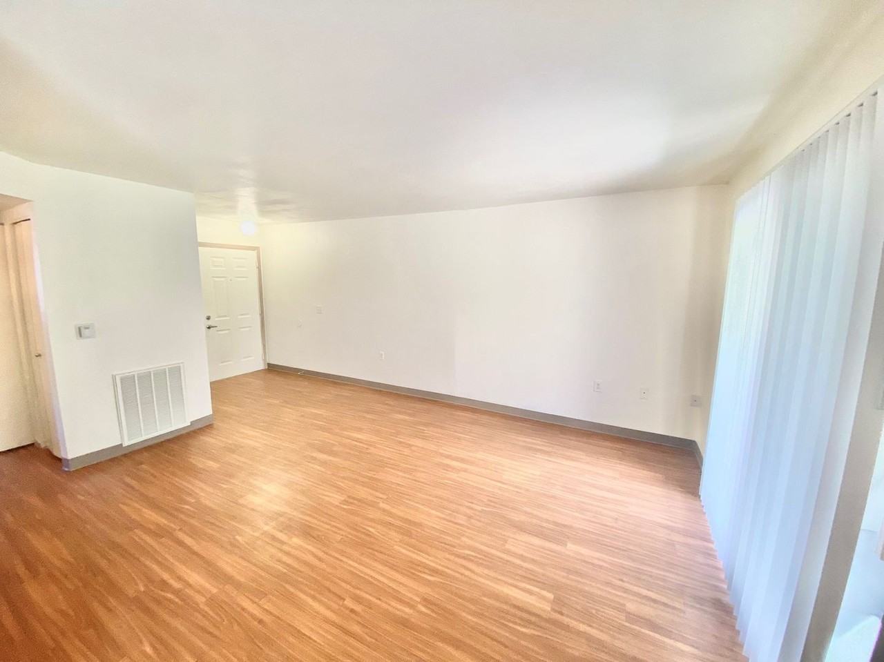 Aspen Court Apartments - Photo 5 of 9