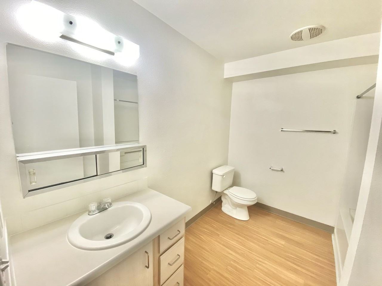 Aspen Court Apartments - Photo 7 of 9