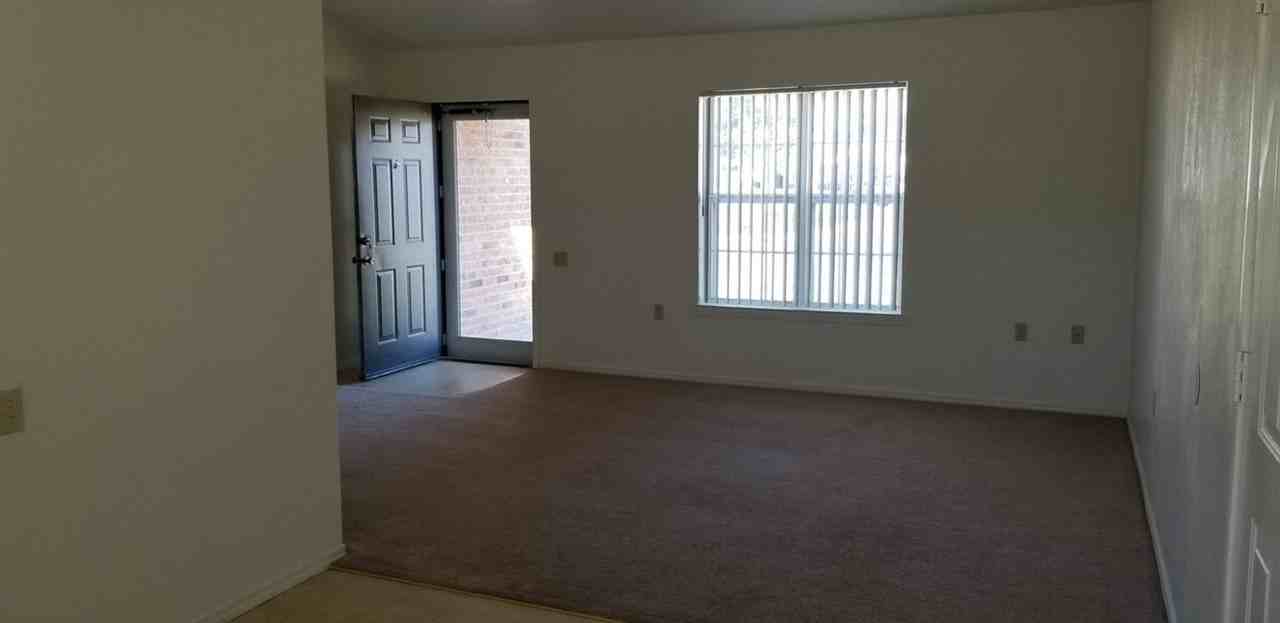 Cottonwood Estates Apartments - Photo 7 of 32