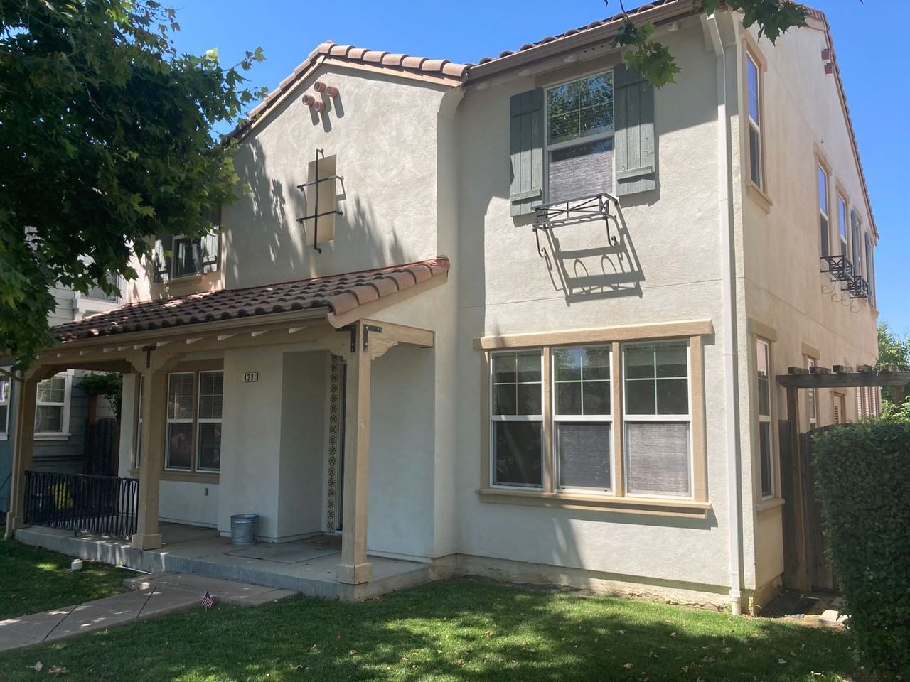 439 W Saint Francis Ave