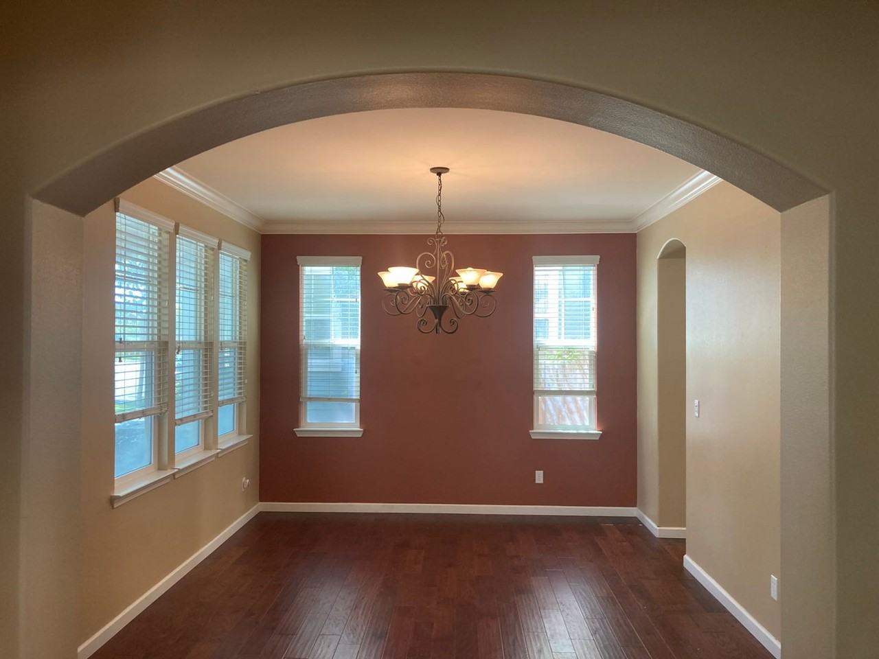 439 W Saint Francis Ave - Photo 2 of 24