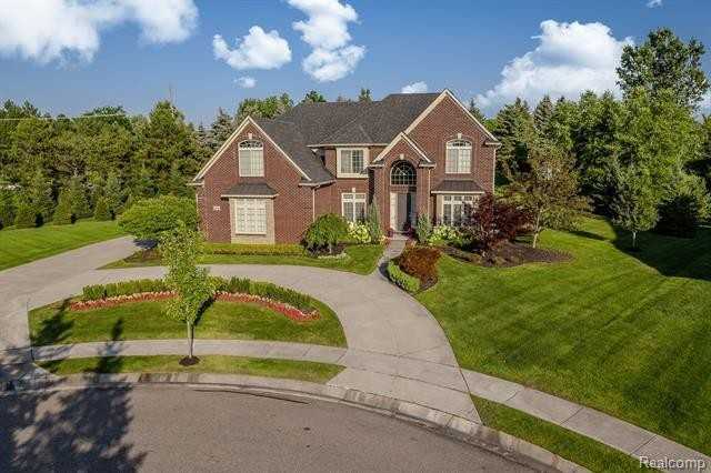 16946 Niagara Ct - Photo 2 of 50