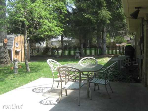 1690 Forest Glen Dr - Photo 3 of 26