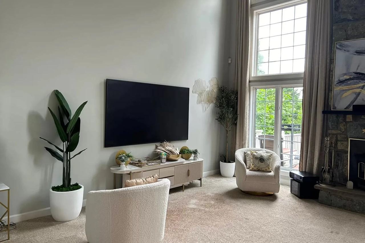 8064 Hunterbrooke Ln - Photo 3 of 29