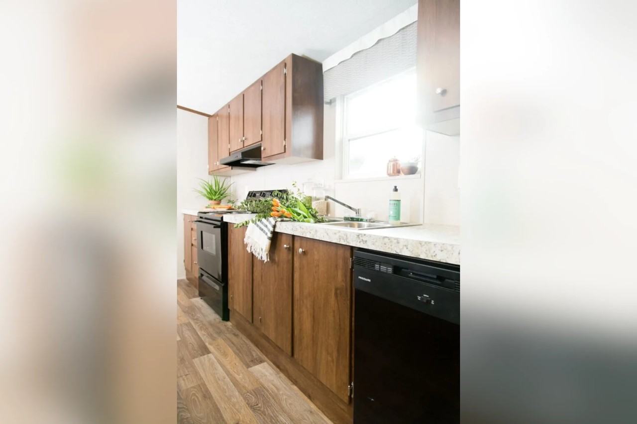 6893 Sewan Dr - Photo 2 of 36