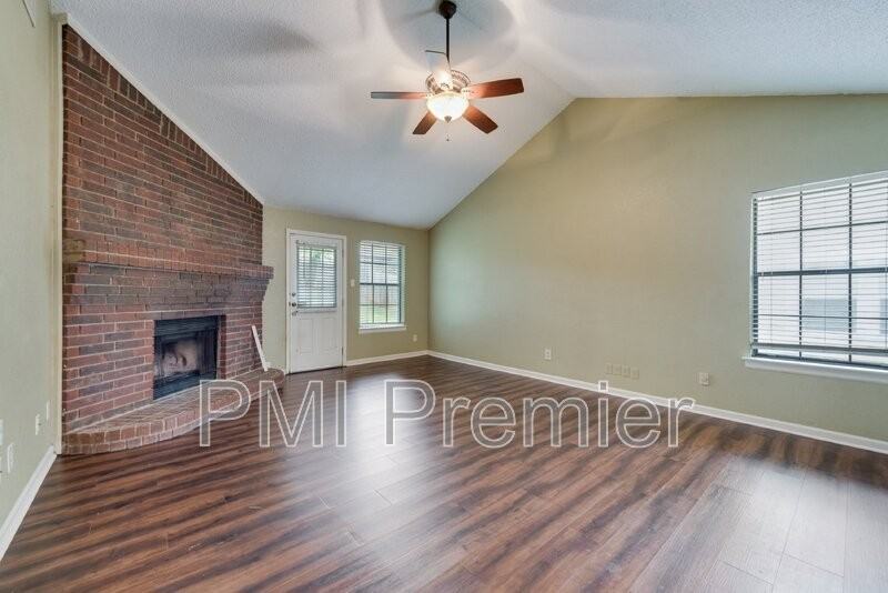 111 Mint Ln - Photo 3 of 31