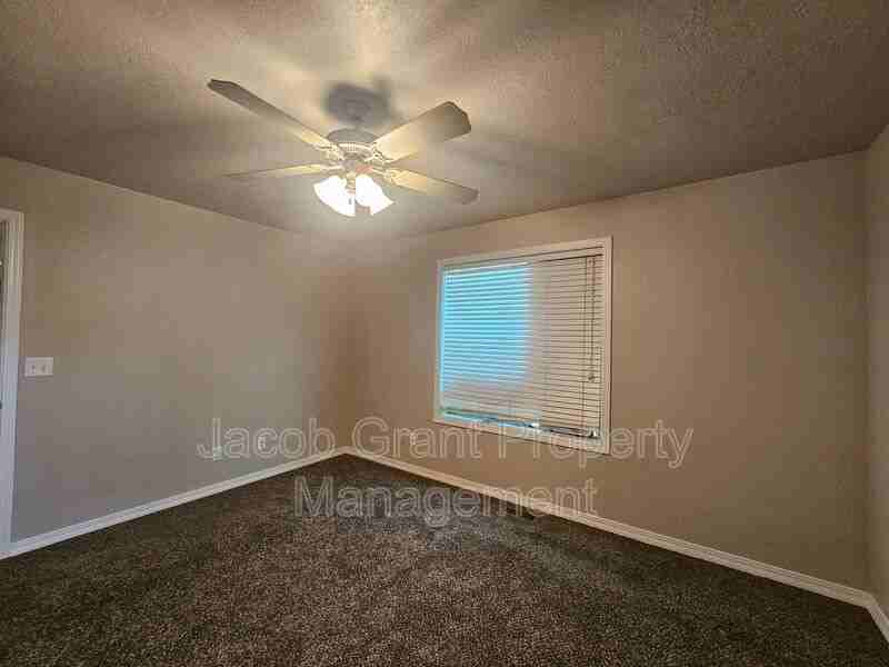 3030 Golden Rod Dr - Photo 5 of 12