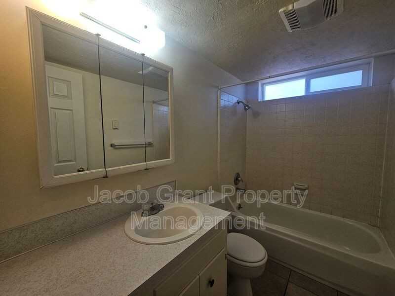 1335 Elizabeth Cir #4 - Photo 4 of 7