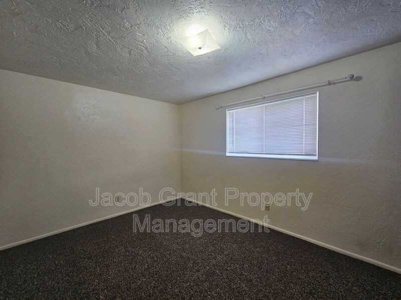 1335 Elizabeth Cir #4 - Photo 5 of 7