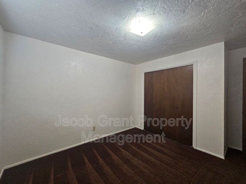 1335 Elizabeth Cir #4 - Photo 6 of 7