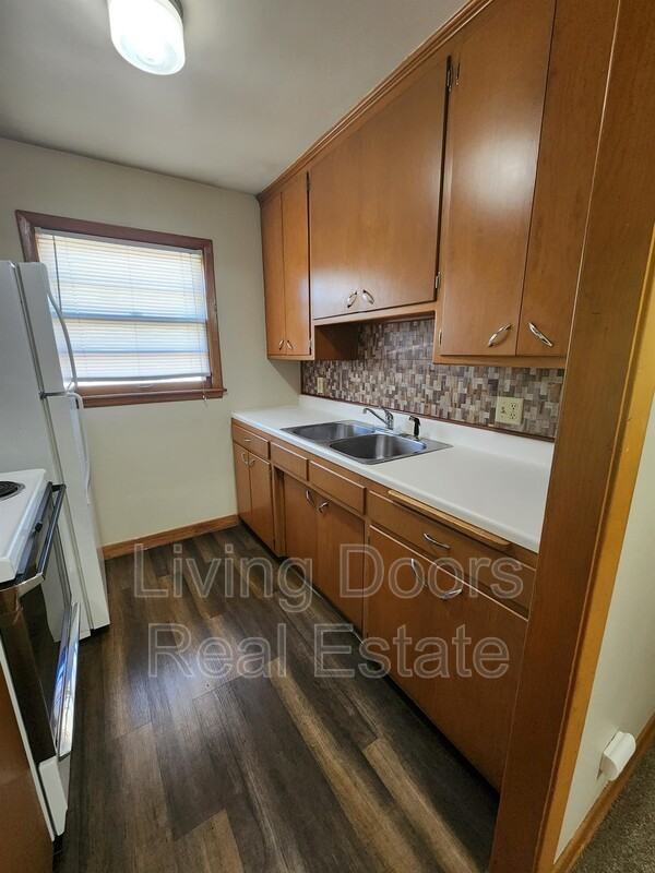1027 Garfield St - Photo 2 of 8