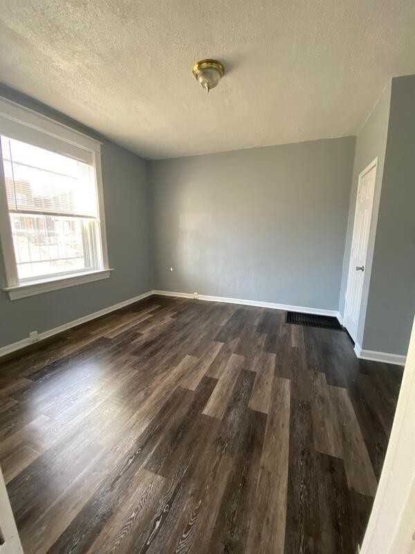 5139 Wabada Ave - Photo 5 of 7