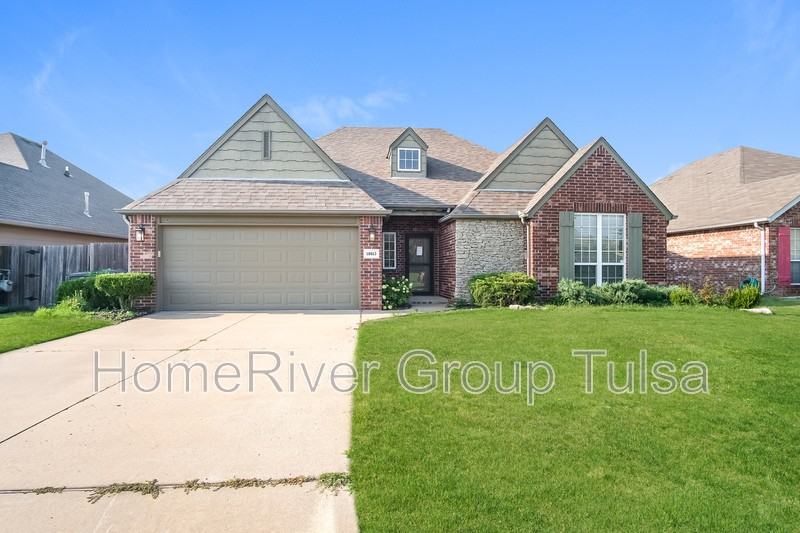 18613 E 49th Pl - Photo 2 of 19