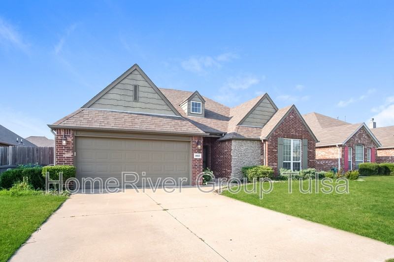 18613 E 49th Pl - Photo 3 of 19