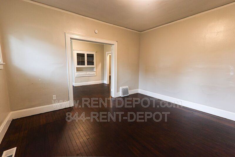737 E Gum St - Photo 2 of 12