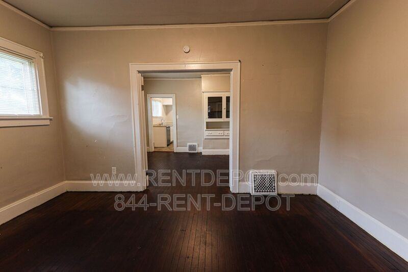 737 E Gum St - Photo 3 of 12
