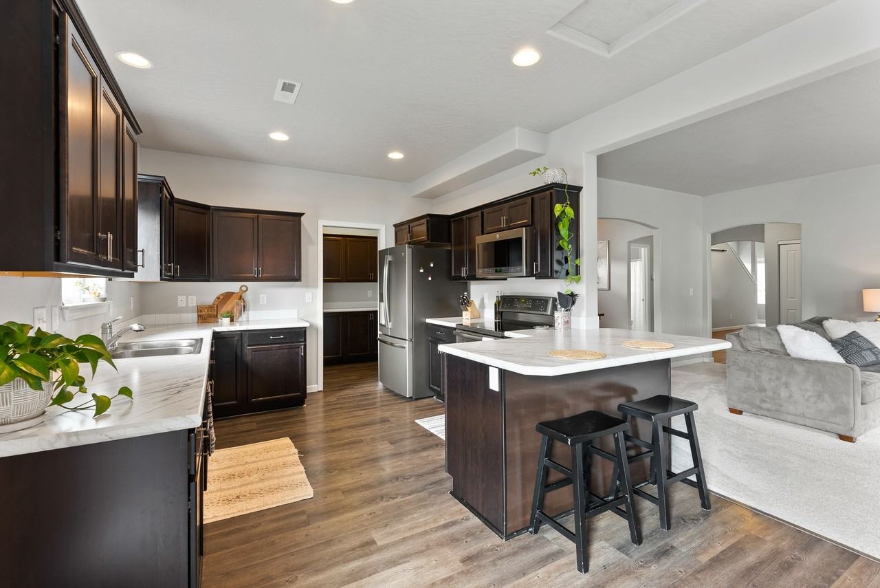 20108 E 1st Ave - Photo 2 of 44