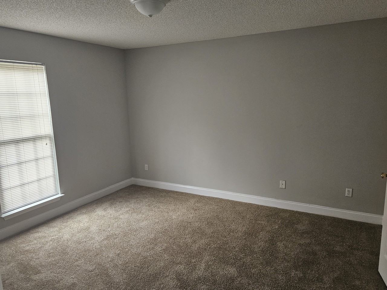 127 Westcott Ln - Photo 2 of 4