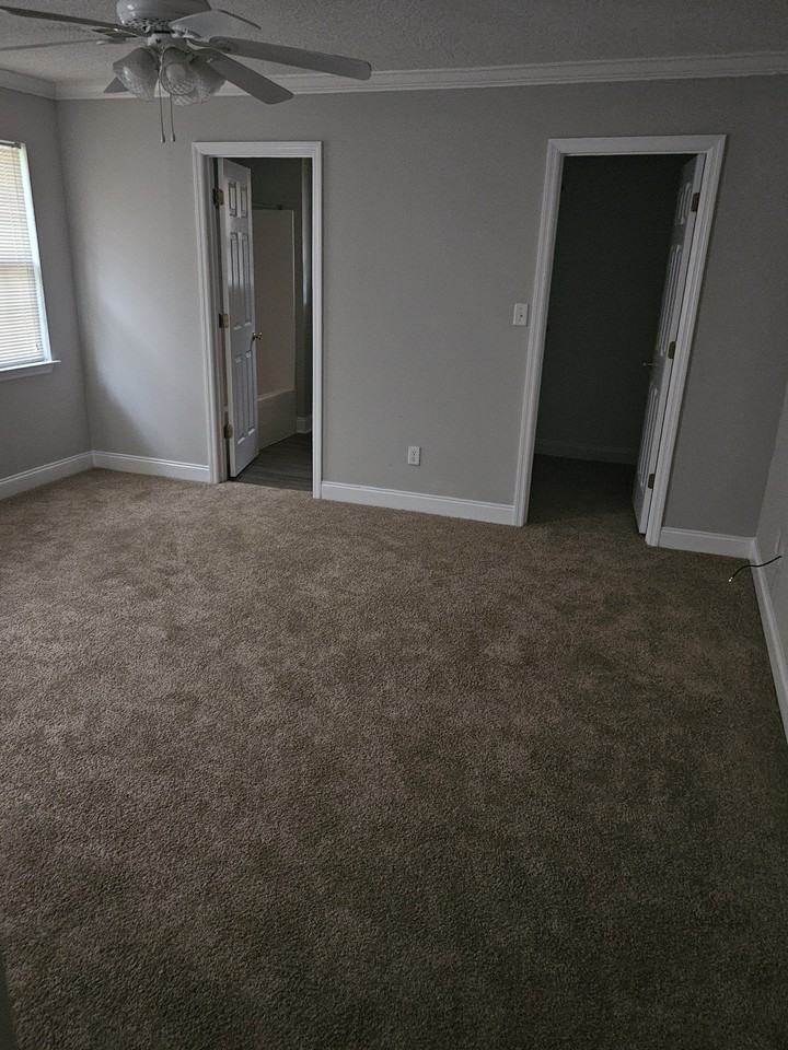 127 Westcott Ln - Photo 3 of 4