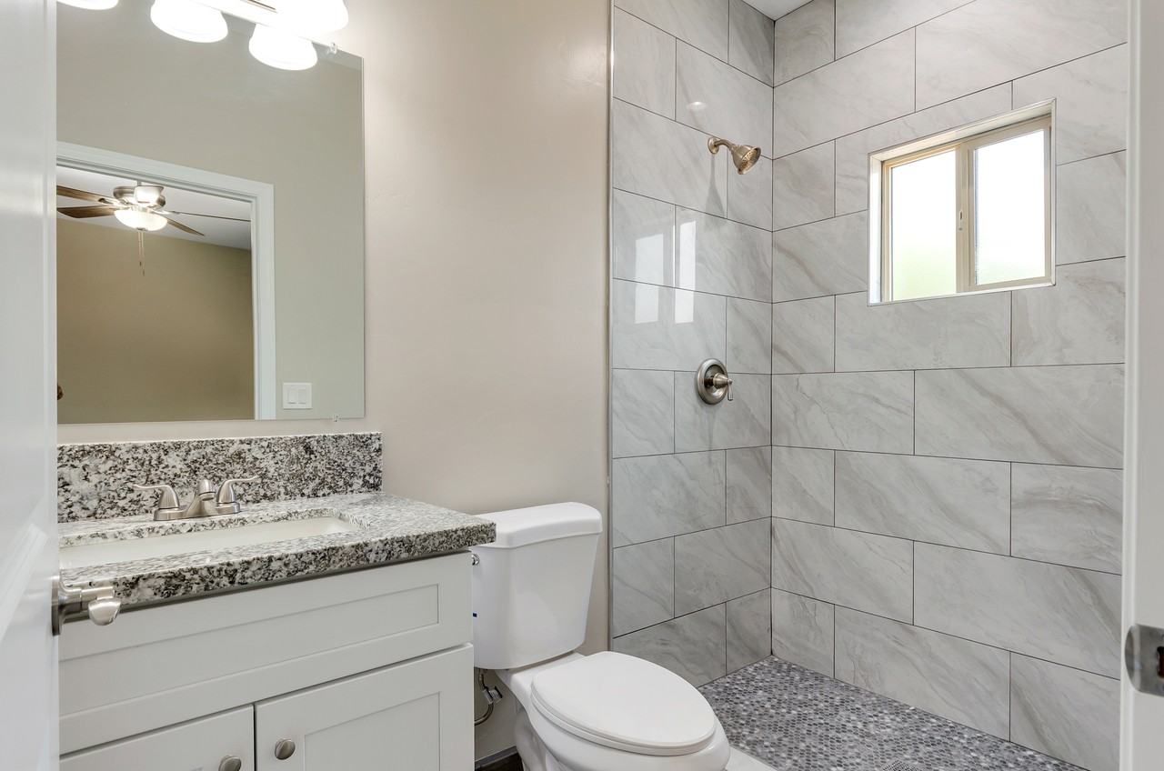 814 E 35th St #1 - Photo 2 of 15