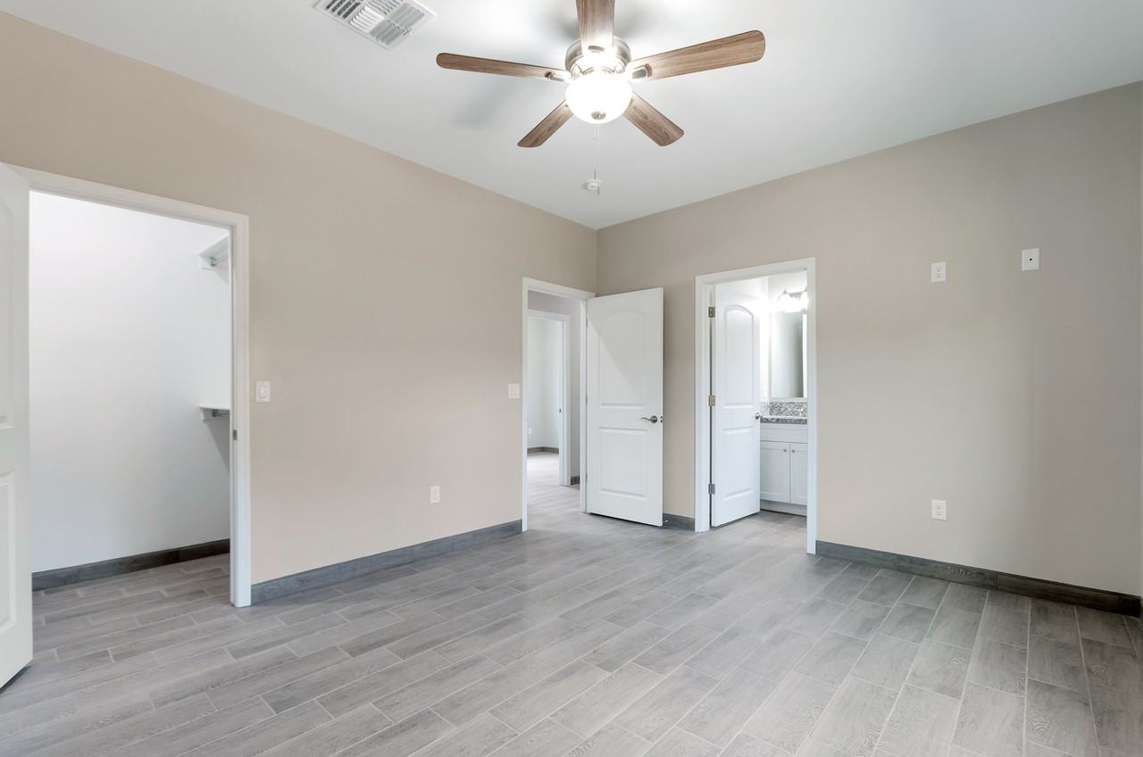 814 E 35th St #1 - Photo 4 of 15