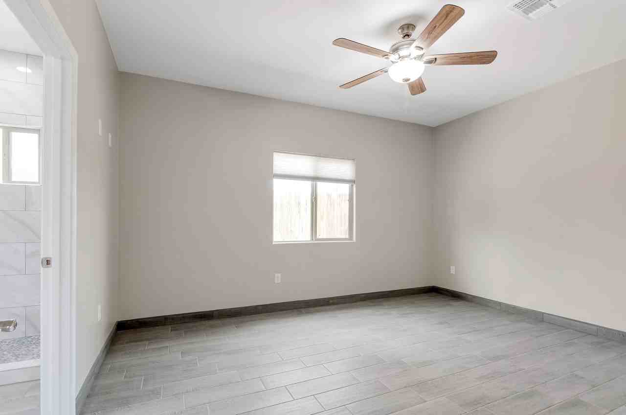 820 E 35th St #1 - Photo 3 of 15